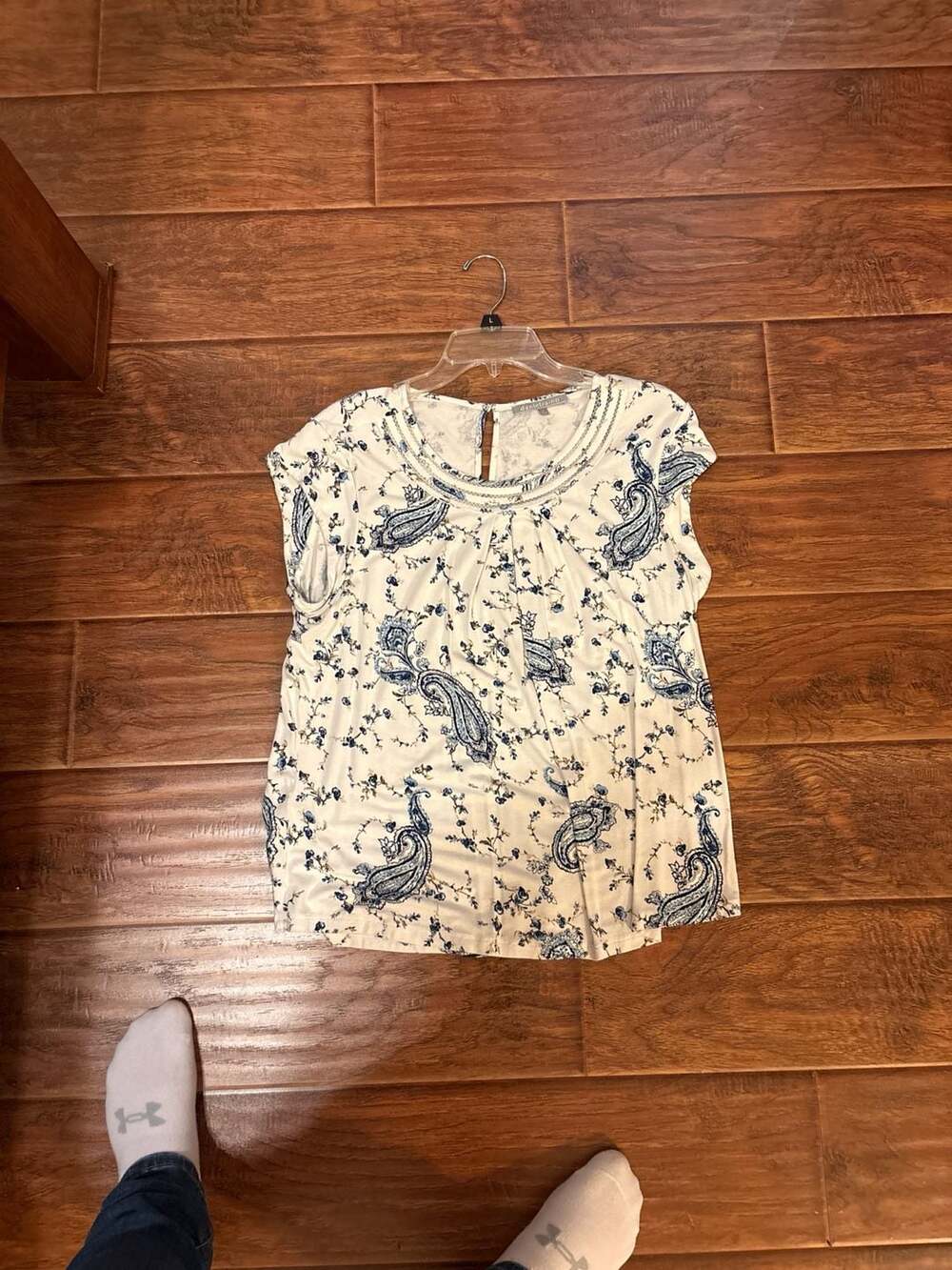 Daniel Rainn Blue and White Paisley Floral Short Sleeve Blouse with Pleated Neck